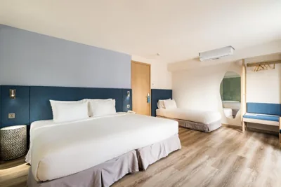 Familienzimmer mit Stadtblick — Jovia Hotel