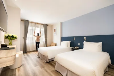 Suite-Zweibettzimmer mit Stadtblick — Jovia Hotel